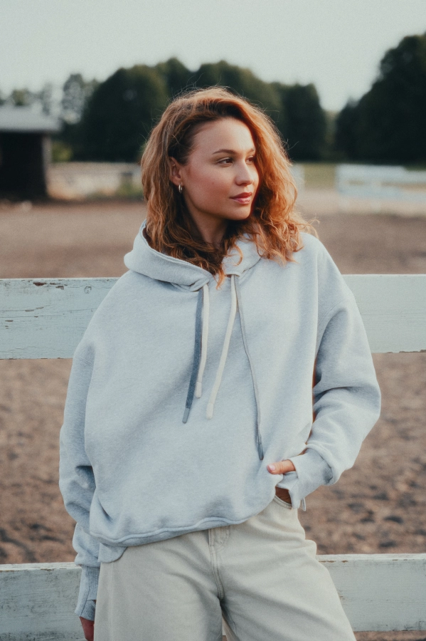 BLUZA LOVE Z KAPTUREM SZARY MELANŻ